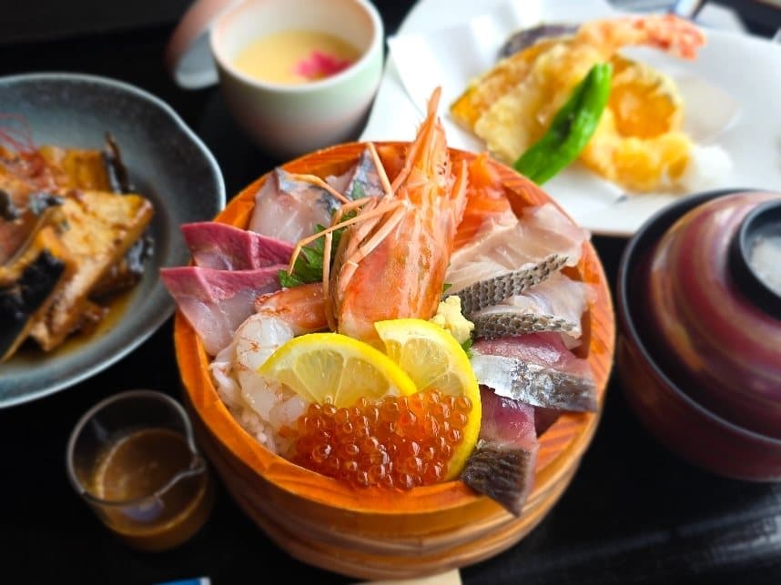 海から捧げる祈り — 沖ノ島洋上参拝と海の幸ランチ — 2