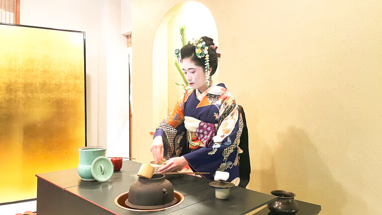 茶道体験「お手前」〜はかた舞娘と、自分で点てる一服〜